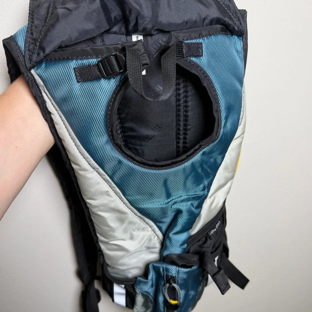CamelBak‎ Rogue Hydration Pack Backpack Teal Silver Reflective Cycling Hiking